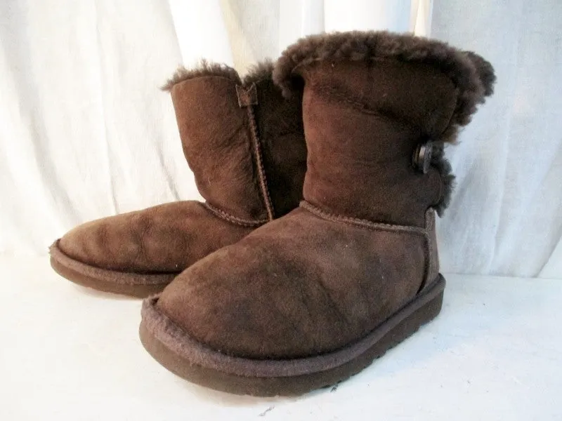 Girls Kids UGG AUSTRALIA 5991 BAILEY BUTTON Suede Winter BOOTS Shoe 3 BROWN CHOCOLATE