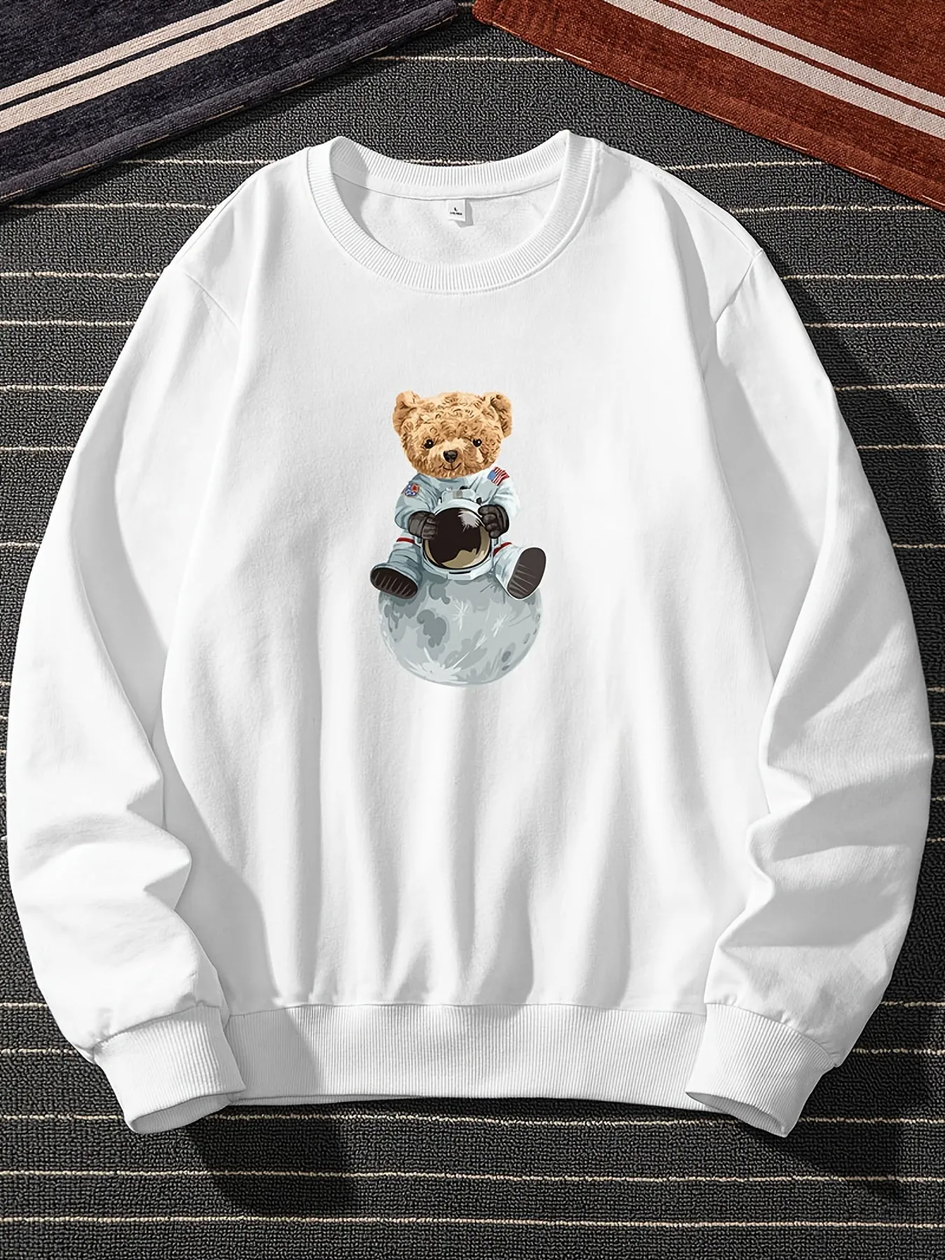 Men's Cartoon Bear Astronaut Pattern Print Autumn Round Neck Casual Sports Sweatshirt